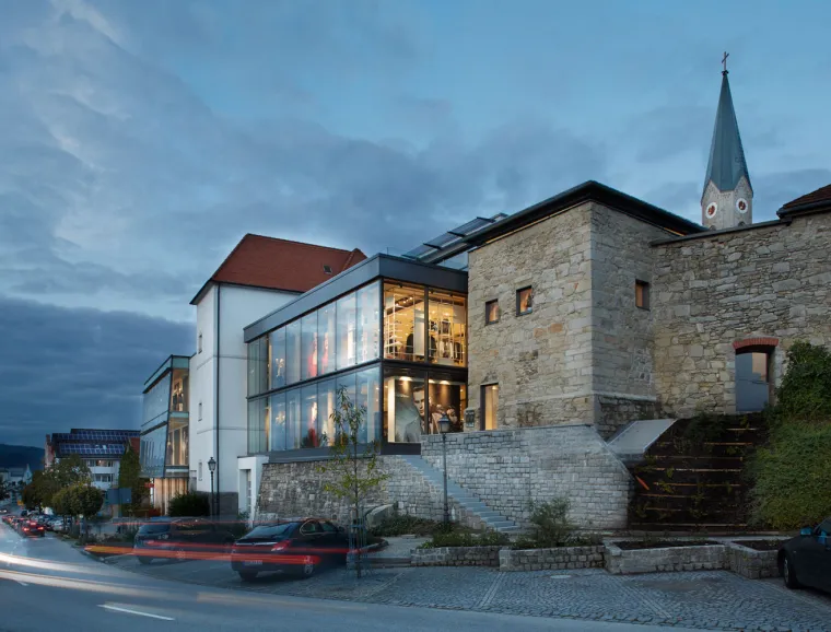 gourmet restaurant - new construction - Restaurant Johanns Waldkirchen - outside overview - stone and glass facade - location