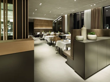 gourmet restaurant - new construction - Restaurant Johanns Waldkirchen - dining room - dining area - by night - inside overview