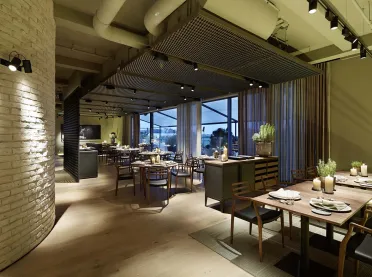 gourmet restaurant - new construction - Restaurant Opus V Mannheim - engelhorn - overview inside - dining area - wooden interior - dining tables
