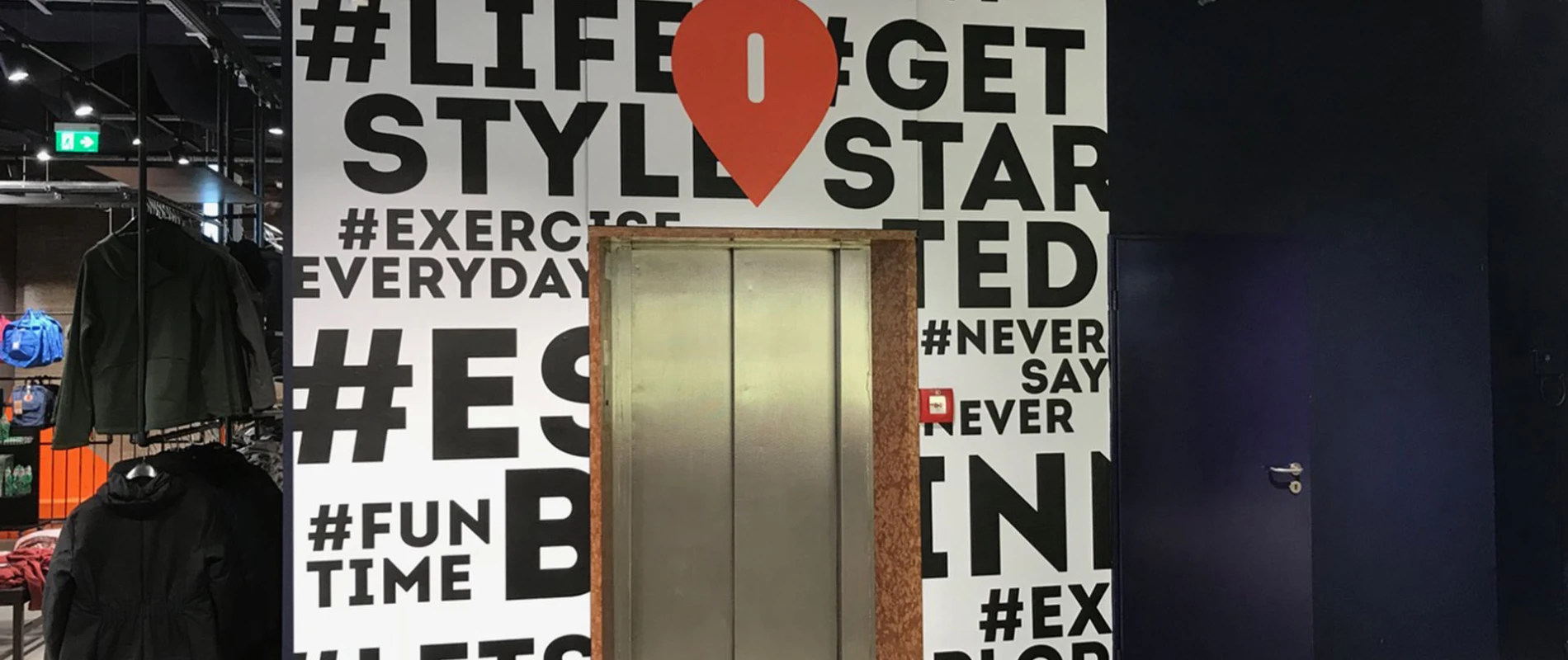 Retail Graphics - SportScheck Nuremberg - font elements - elevator