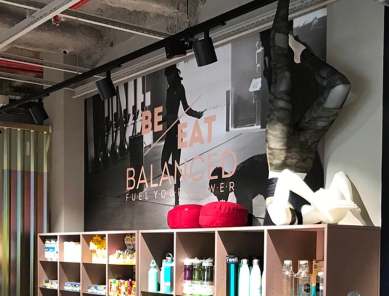 Retail Graphics - SportScheck Nuremberg - product presentation - motivation graphic