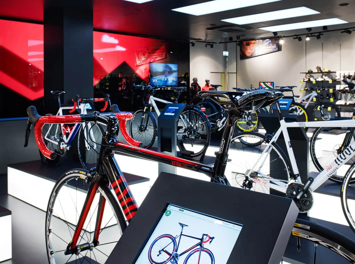 bike sports specialist store - new conception - Rose Biketown Munich - informal ipad station detail - bike information screen - store closeup