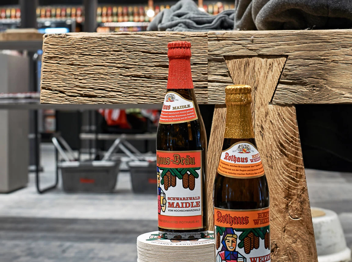 brewery fanshop - beer - conception and realization - Rothaus Grafenhausen -  arrangement detail - decorative beer bottles