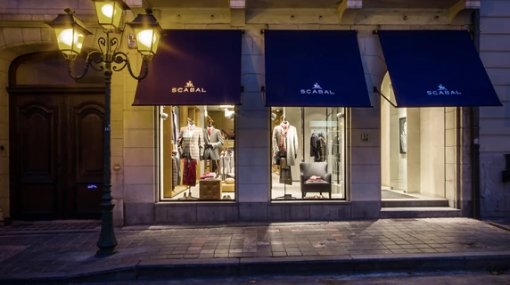 Flagship Store - luxury brand - clothing and suits - Scabal Brussels - store facade - entrance area - illuminated store windows - by night