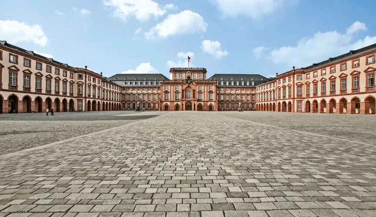Revitalisation - Castle of Mannheim - courtyard and entrance