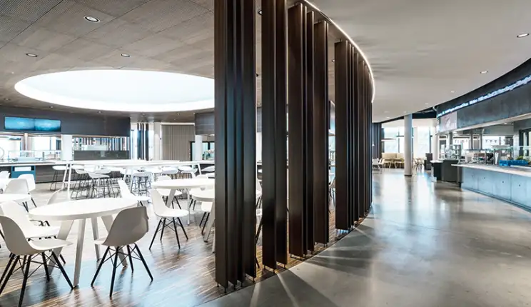 mixed-used building complex - new design - Skyloop Stuttgart - wood paneling - restaurant area