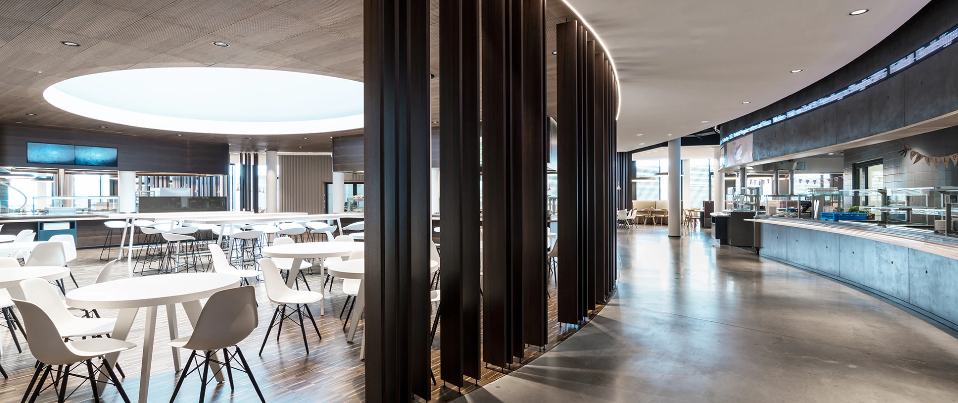 mixed-used building complex - new design - Skyloop Stuttgart - wood paneling - restaurant area
