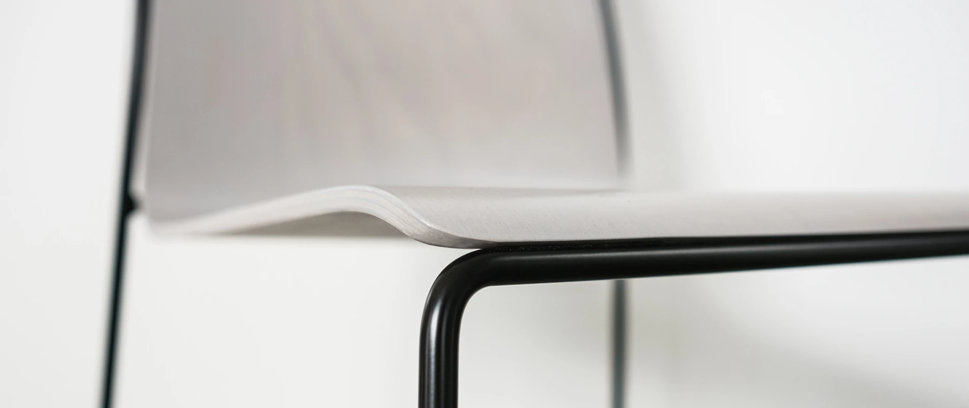 Skid-base chair - product design - product development - Spline - seat detail