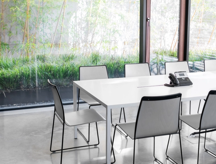 Skid-base chair - product design - product development - Spline - seating group - office meeting situation