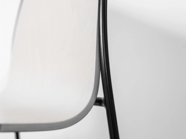 Skid-base chair - product design - product development - Spline - seating shell detail