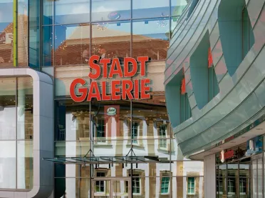 new construction - inner-city mall - competition - Stadtgalerie Heilbronn - outside facade view - entrance area - entrance sign - glass facade wall