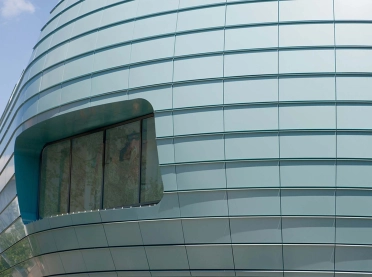 new construction - inner-city mall - competition - Stadtgalerie Heilbronn - outside facade detail - rounded facade corner - grey fibre concrete panels - detail with embedded window