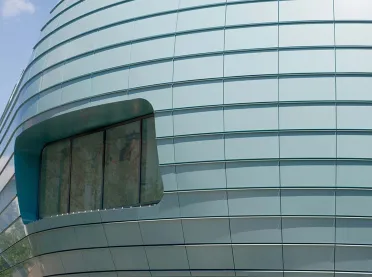 new construction - inner-city mall - competition - Stadtgalerie Heilbronn - outside facade detail - rounded facade corner - grey fibre concrete panels - detail with embedded window