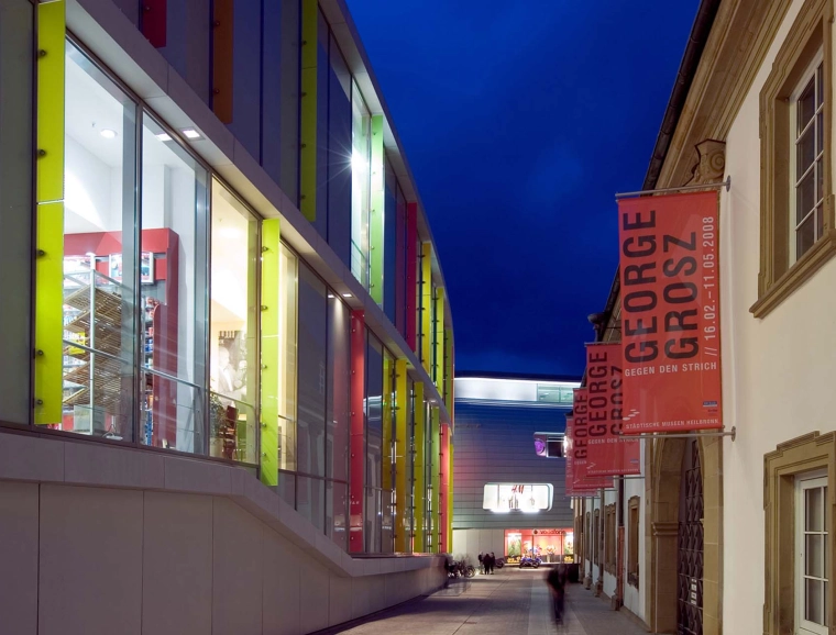 new construction - inner-city mall - competition - Stadtgalerie Heilbronn - outside facade detail - window glass lamellas in different colours - illuminated by night