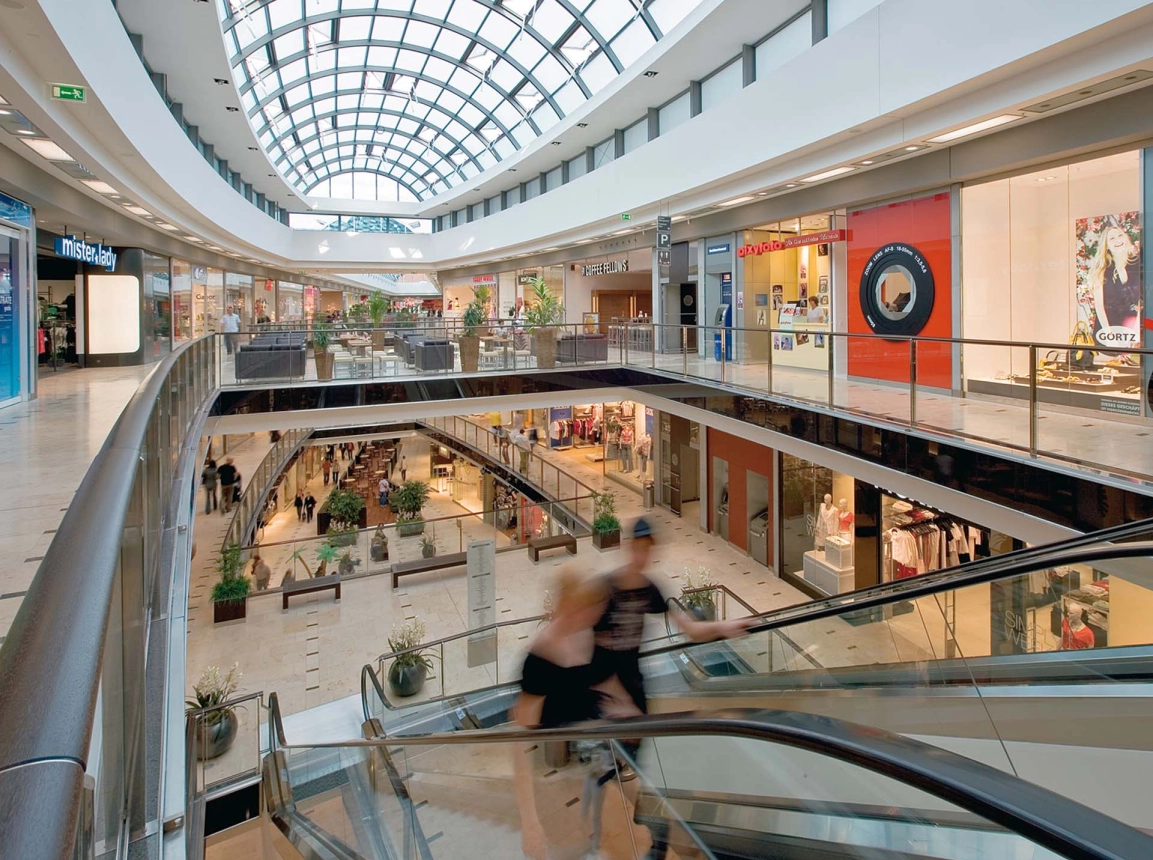 new construction - inner-city mall - competition - Stadtgalerie Heilbronn - inside overview - central hallways - elevator - glass roof