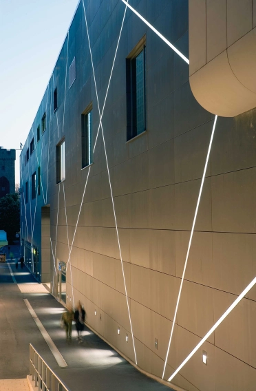 new construction - inner-city mall - competition - Stadtgalerie Heilbronn - facade illumination by night - geometric light strips embedded in outside wall
