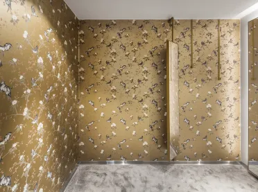 department store - new design - Stockmann Tapiola - fitting room inside - golden wallpaper