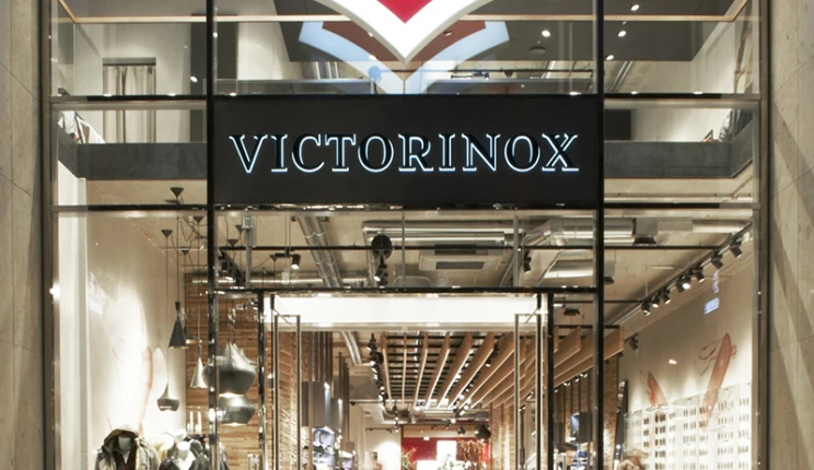 flagship store and showroom - new construction - Victorinox Düsseldorf -  store entry - facade outside view