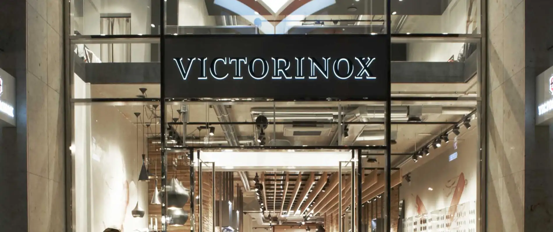 flagship store and showroom - new construction - Victorinox Düsseldorf -  store entry - facade outside view