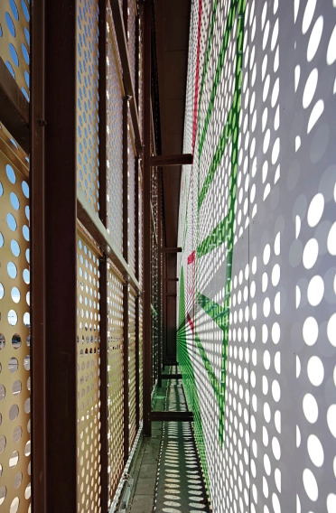 furniture store - new construction - XXXLutz Kempten - copper facade - construction detail - space between