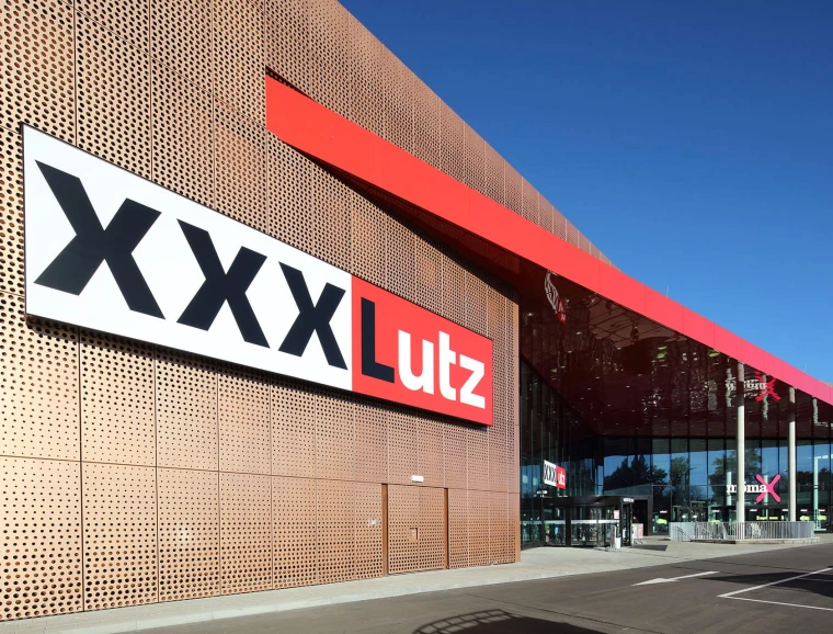 furniture store - new construction - XXXLutz Kempten - entrance - facade materials - logo - roof